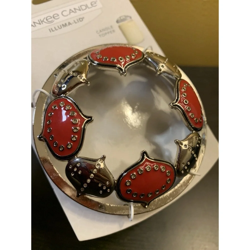Yankee Candle Scandinavian Red & Silver Ornaments Illuma-lid Jar Candle Topper‎